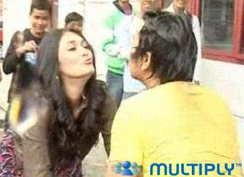 Foto Luna Maya Ciuman