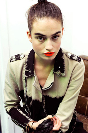 2019 year for women- Orange bright lips at ohne titel ss 2019 year looks- Orange bright lips at ohne titel ss