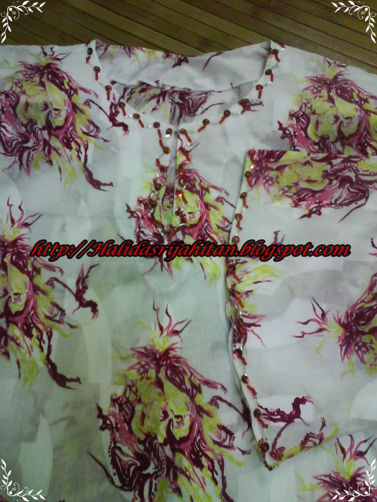 Sulaman Manik Simple Di Lengan Dan Leher Baju Sulaman Manik Simple Di Lengan Dan Leher Baju