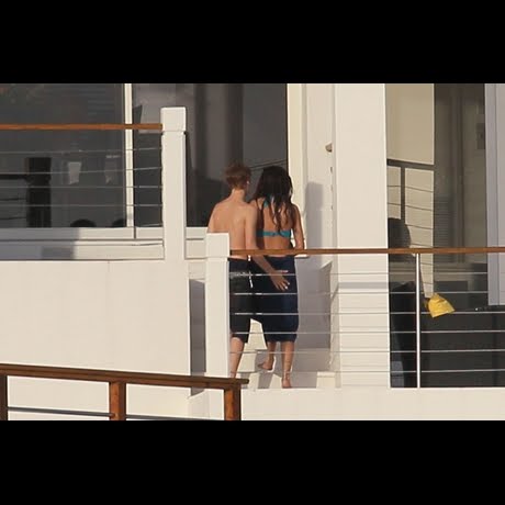 justin bieber and selena gomez kissing on a yacht. justin bieber and selena gomez