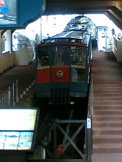[home04.JPG]