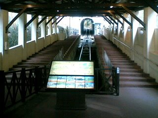 [home02.JPG]