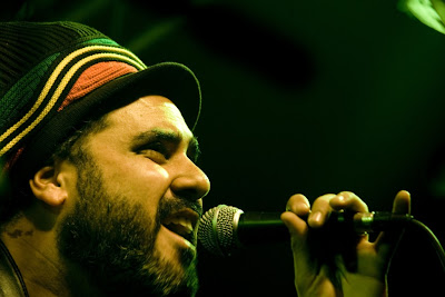 ESCUCHAR TEMA CAFRES escuchar tema cafres: