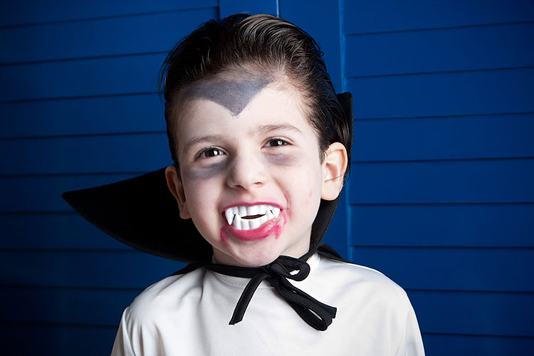 Vovó que ensinou : Fantasia e maquiagem para as crianças no Halloween