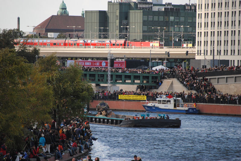 [11_riesenauf-derspree.jpg]