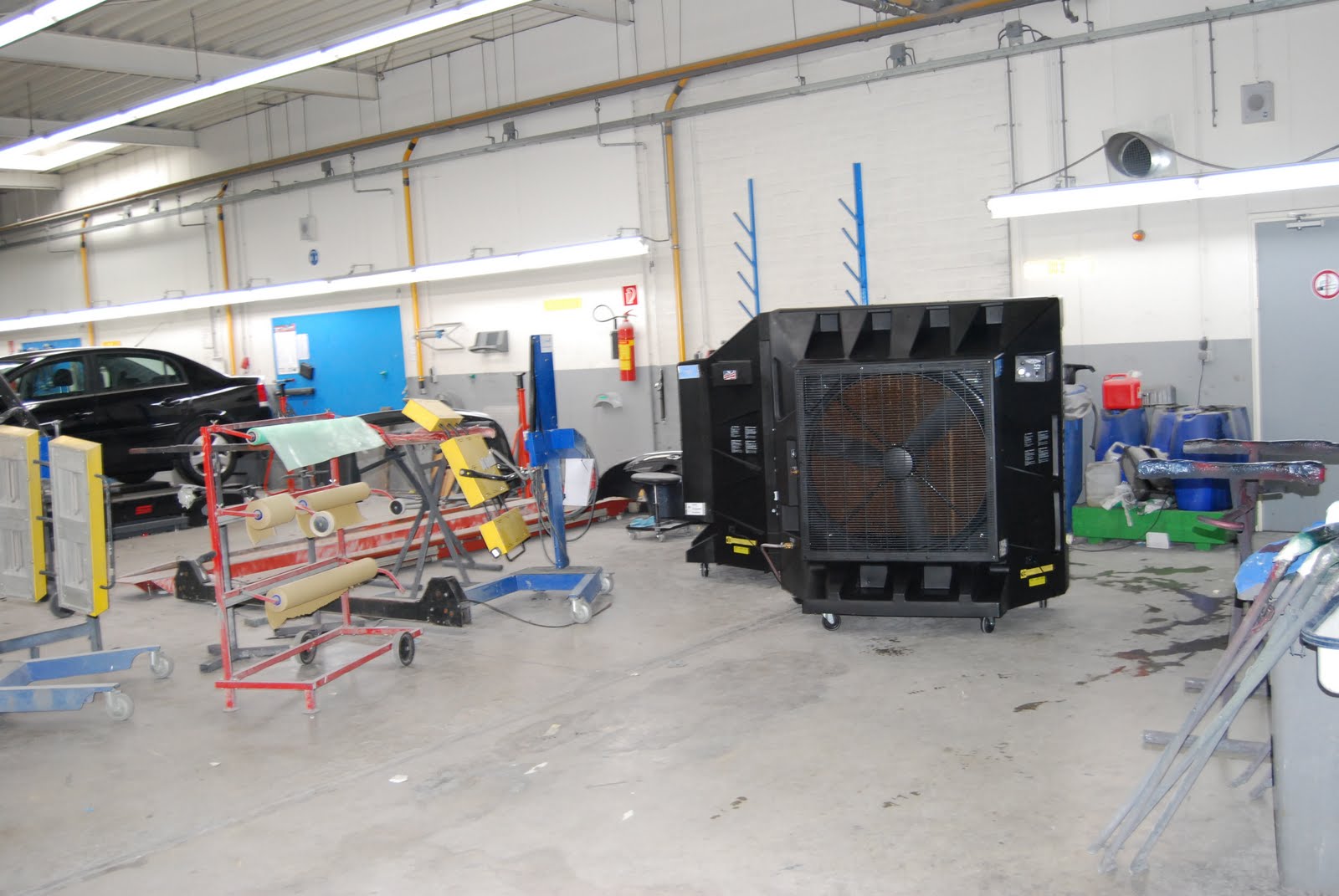 Applicating an evaporative cooler in a car worskhop PORTABLE