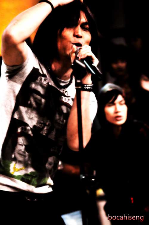 foto Once - Simphony Yang Indah - Lirik Video Mp3 Once