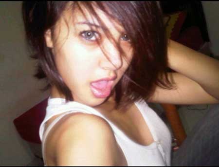 Foto Ciuman Aurelie Moremans di Atas Kasur
