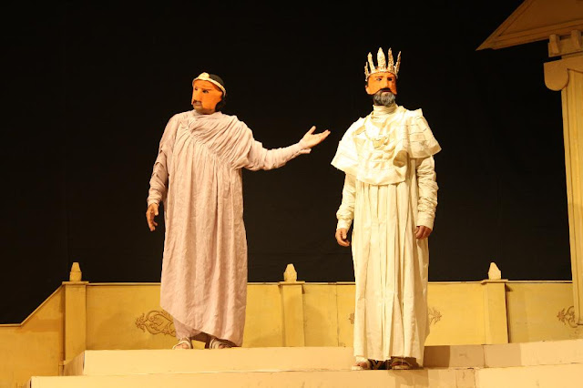 Creon (left) and Oedipus (right)
