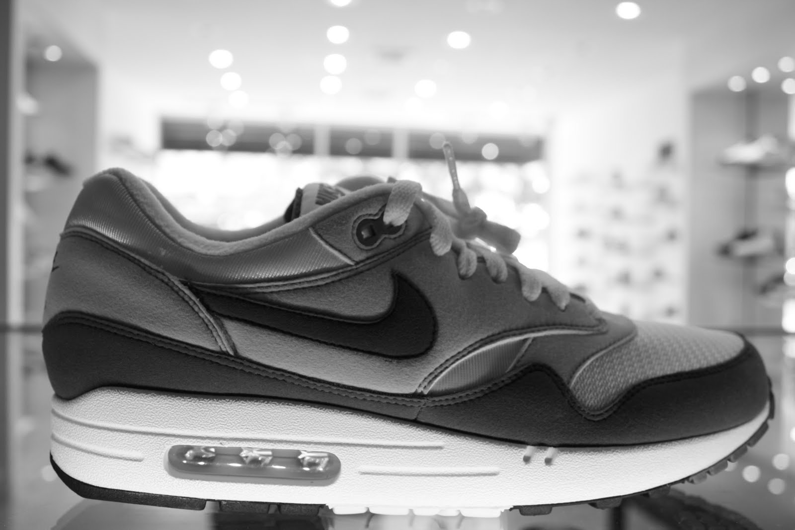 air max one blue and white