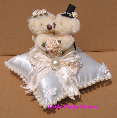 [Ring-Pillow-002.jpg]