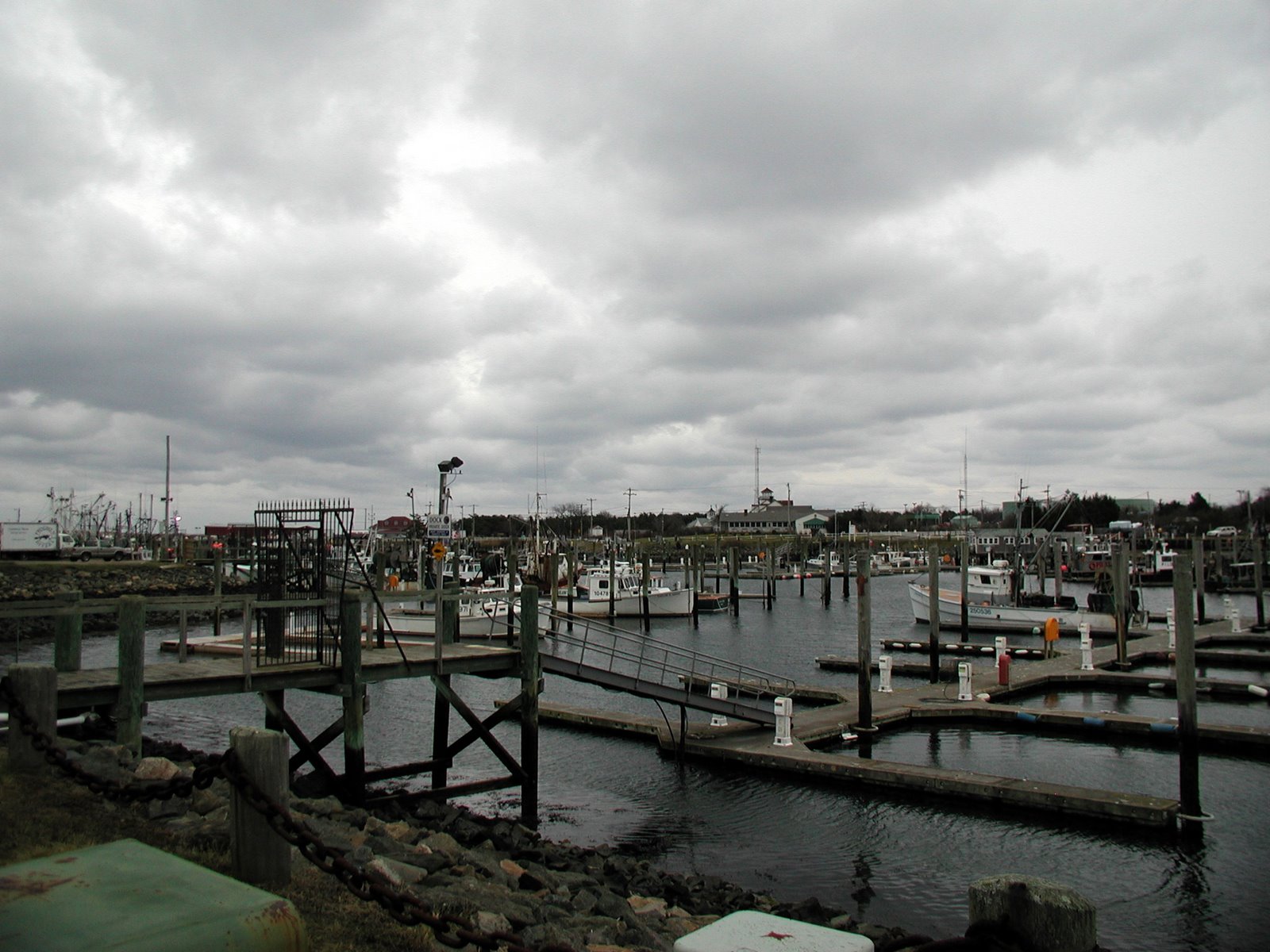 [sandwich+docks+3+12-18-2008+8-18-39+PM+2048x1536.JPG]