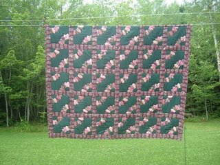 [My+Quilt+made+by+Mona.JPG]