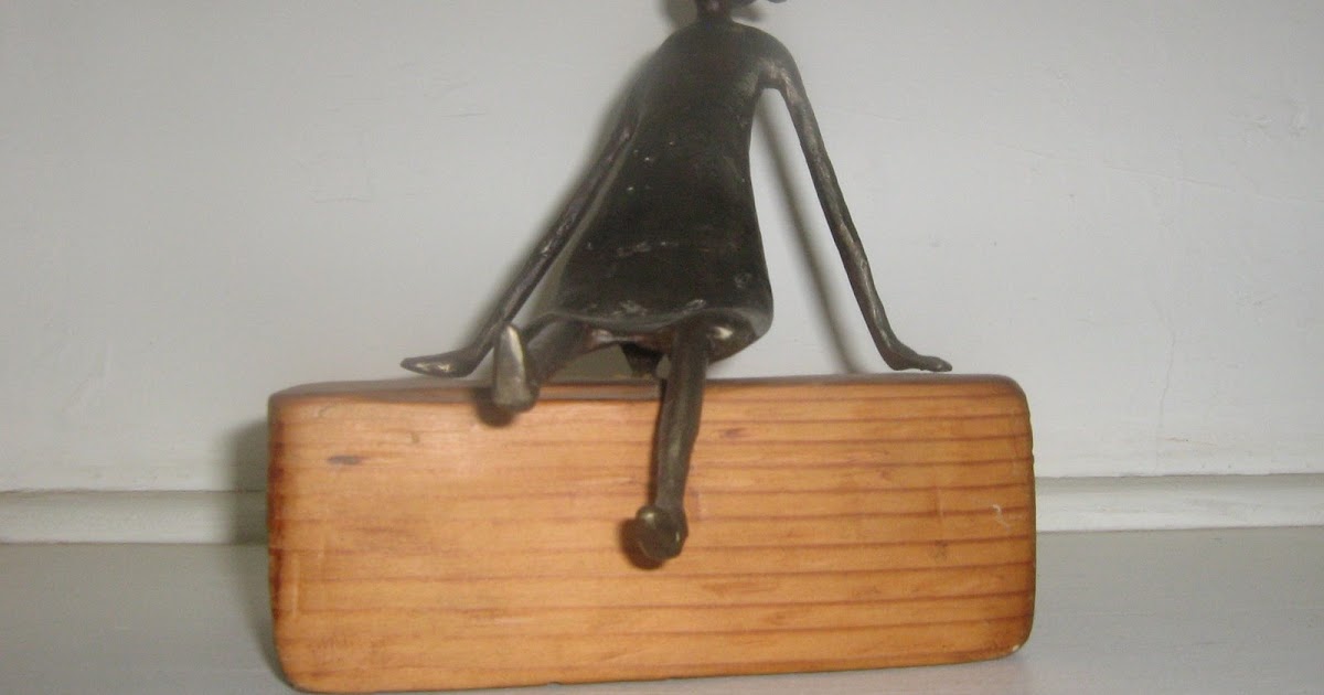 Escultura en Fierro Muebles y accesorios hierro forjado: mujer sentada