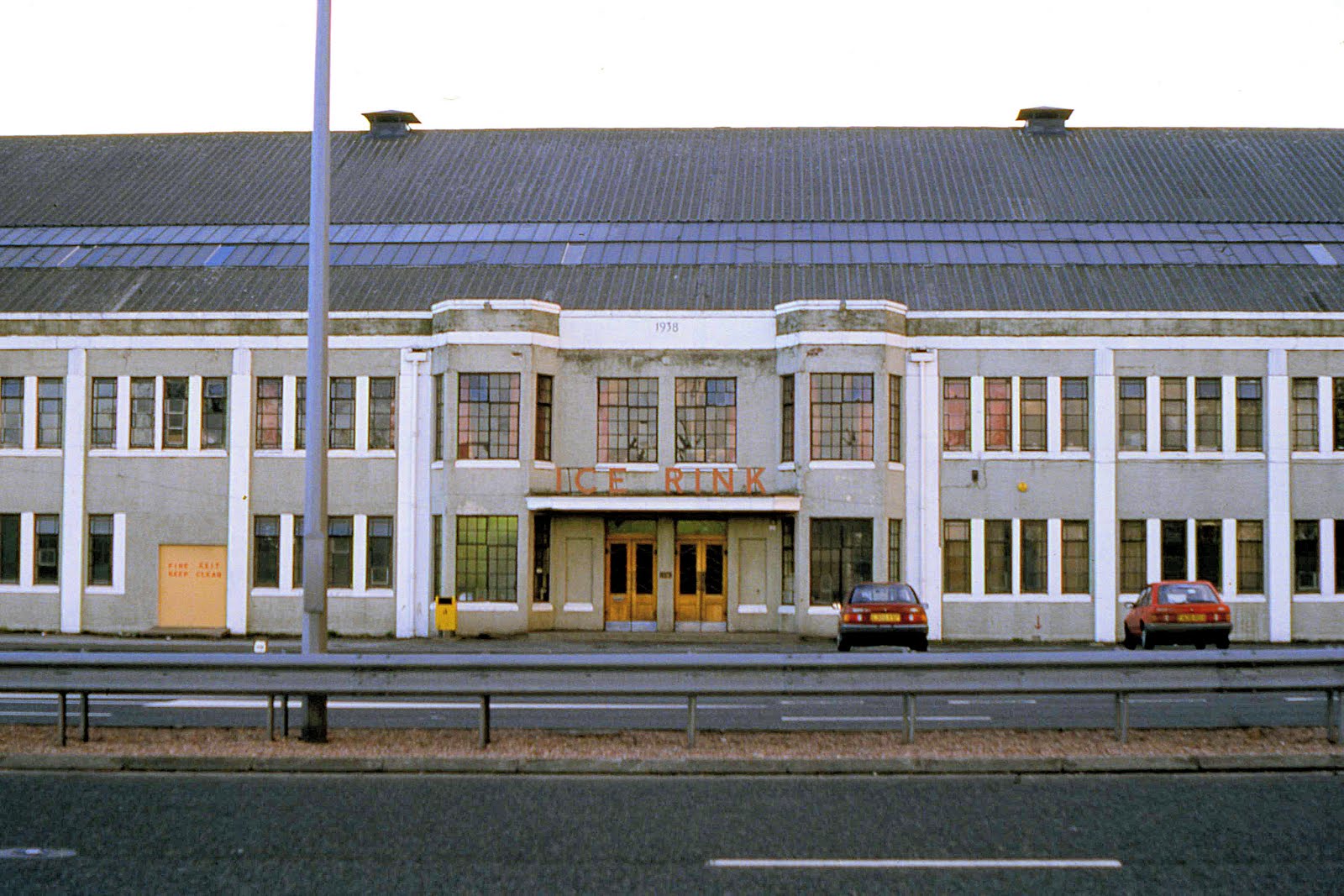 RETRO DUNDEE KINGSWAY ICE RINK 1989