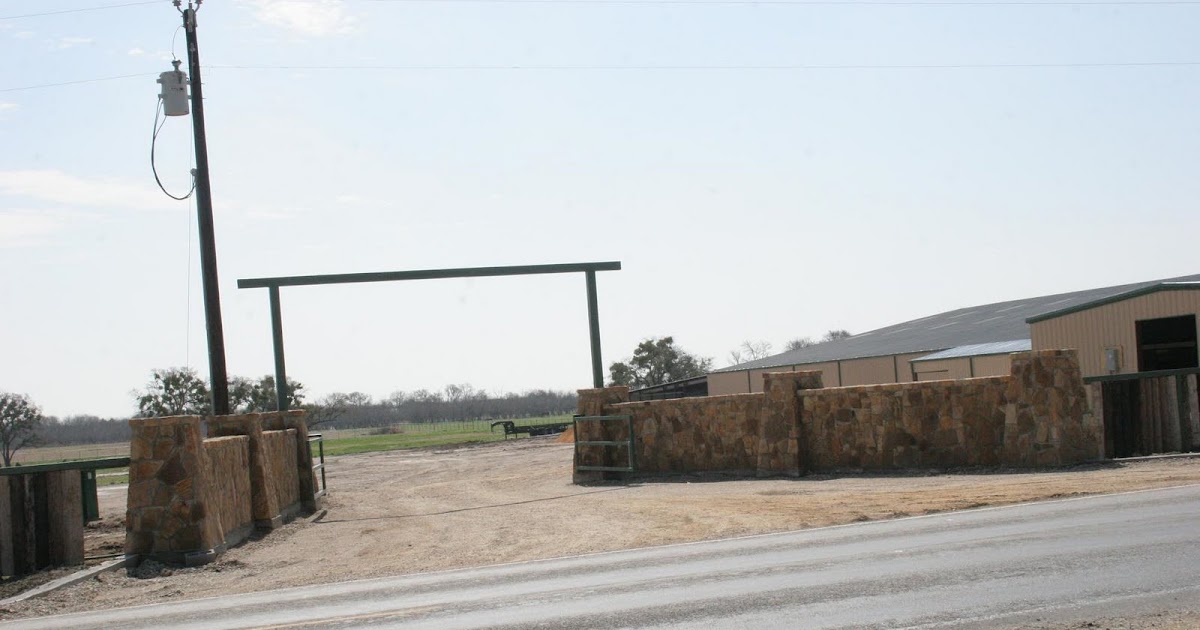Texas Lawn and Stone Entrance Ways