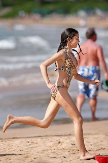 eric lloyd swimsuit modern family tv series more sarah hyland pics in hawaii eric lloyd swimsuit modern family tv series more sarah hyland pics in hawaii