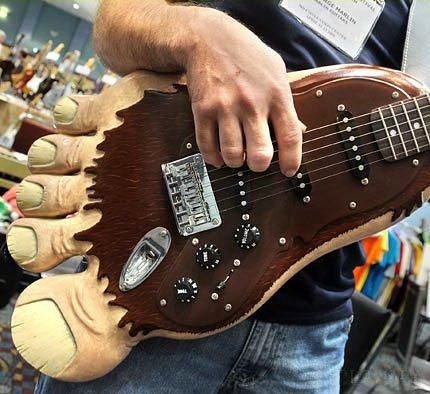 [creative-guitars-04.jpg]