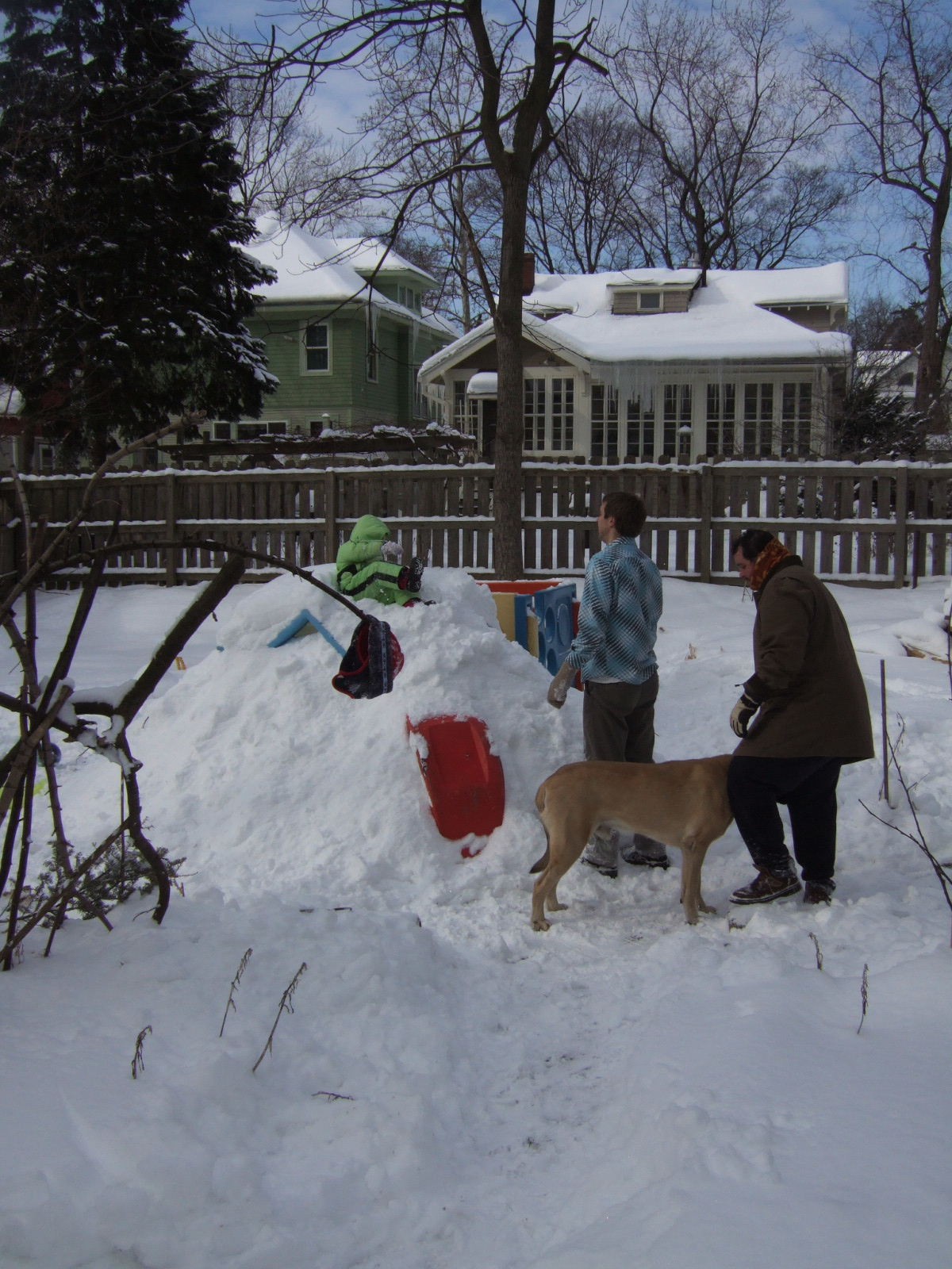 [Isabel'sIgloo2.JPG]