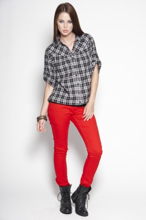 Blugi rosii jeansi rosii