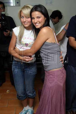 4.bp.blogspot.com/_TRMbApfw1XQ/TDjWYkoH86I/AAAAAAAANqI/YYIMIq4KXpA/s400/Angelique-Boyer-Maite-Perroni-Vico-Lupita-Rebelde-telenovelas-7287508-360-540.jpg