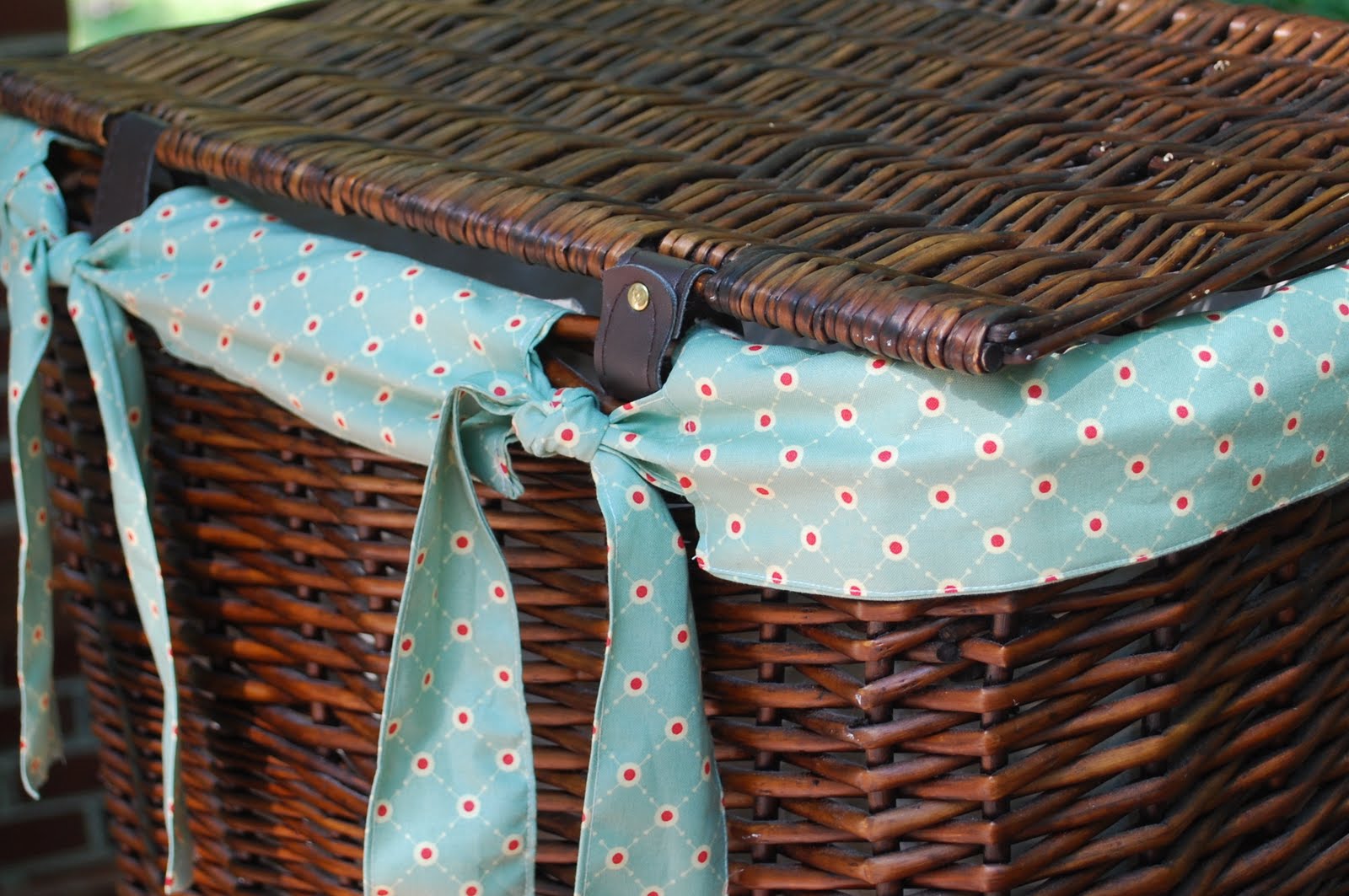 craftaholics anonymous laurndry hamper
