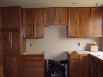[New+cabinets+stove+wall.JPG]