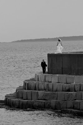 picture of bride groom on breakwater
