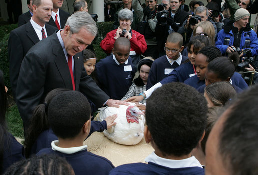 [bush_pardons_turkey_2.jpg]