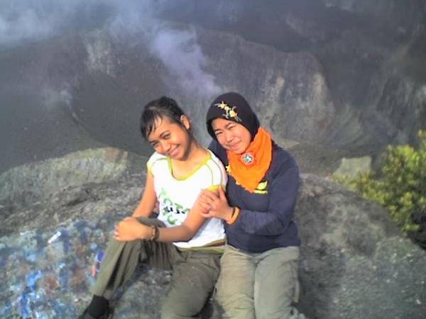 [at+the+top+of+Gede+mountain.jpg]