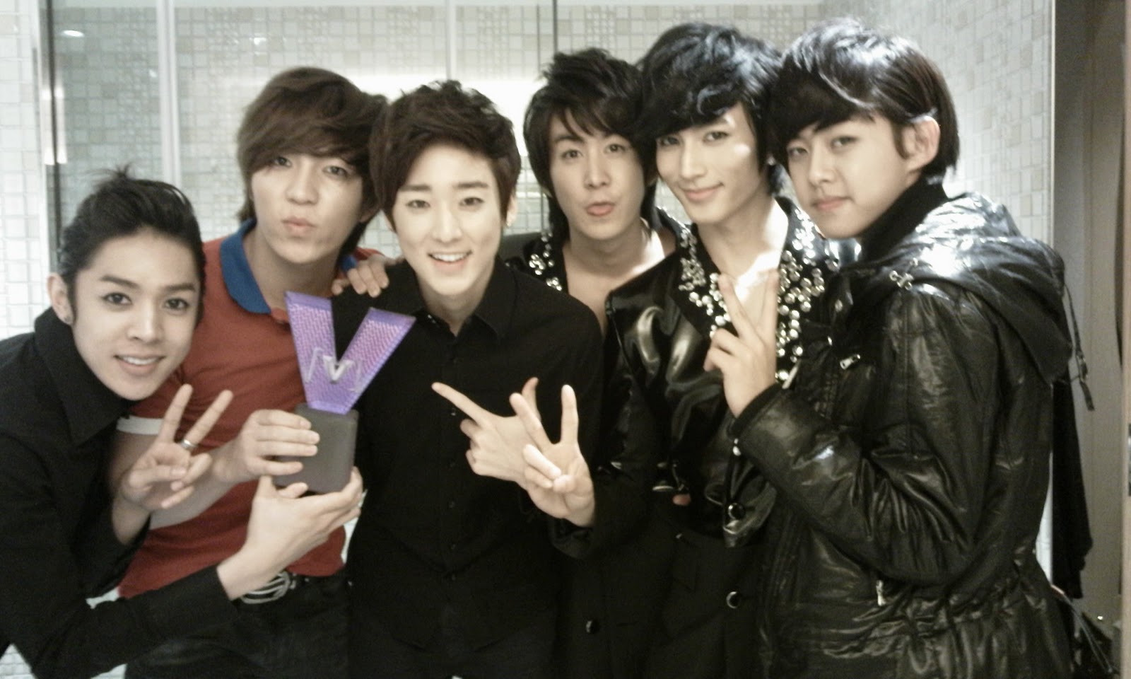 Kissme4Ukiss: [TWITTER] Ukiss member's update