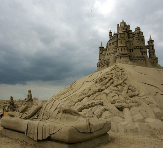 [best-sand-sculptures26.jpg]