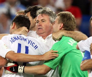 Hiddink (tengah), 'pengkhianatan' yang sempurna