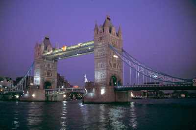 London Bridge Wallpaper in the Night looking Very Nice