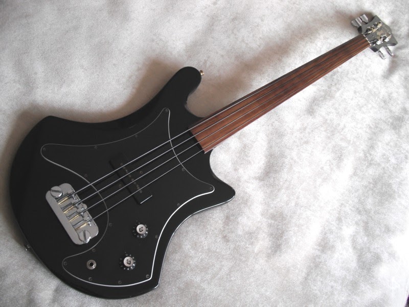 Flat Eric's Bass & Guitar Collection Guild B301F.