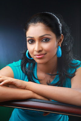 http://4.bp.blogspot.com/_ThigOYiWMJw/TSJFfLfpJ8I/AAAAAAAAAj0/Oc150t9x7NM/s1600/Amala-paul-hot-stills14.jpg