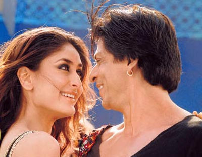 http://4.bp.blogspot.com/_TiCO8op_NpI/S9QiOMkVh5I/AAAAAAAAGFA/dAGkkc0ublM/s400/Shahrukh+Khan+and+Kareena+Kapoor+are+very+closed++on+Ra+One-sets.jpg