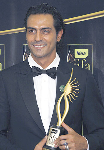 اعرف السيره الذاتيه للوسيم ارجون رامبال Arjun+Rampal+miss+the+IIFA+Awards+for+Katrina+Kaif%27s+Rajneeti!.jpg