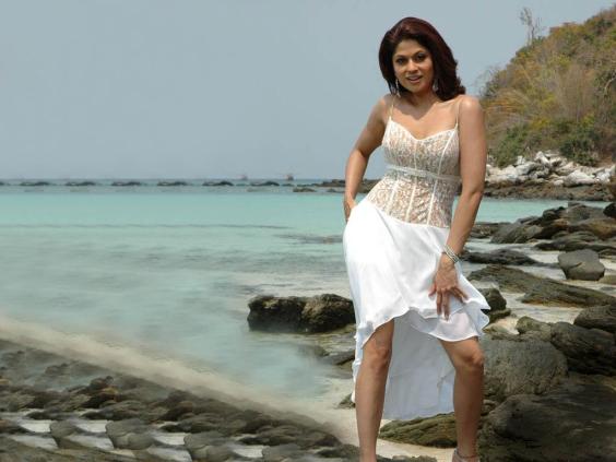kelly kelly wallpaper_12. Hot Actress Shamita Shetty