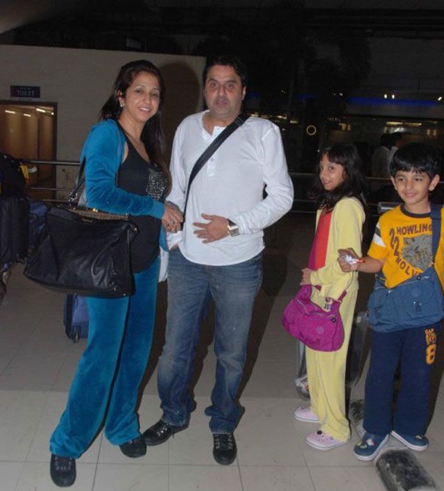 Pics  Shilpa Shetty and Amisha Patel at Mumbai Airport show stills