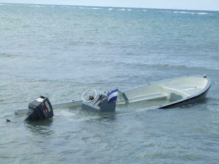 [img]http://4.bp.blogspot.com/_TlQTKubyZqI/SxQmul33oWI/AAAAAAAAAv8/sJ2jfobUQFM/s320/sinking+boat+2.jpg[/img]
