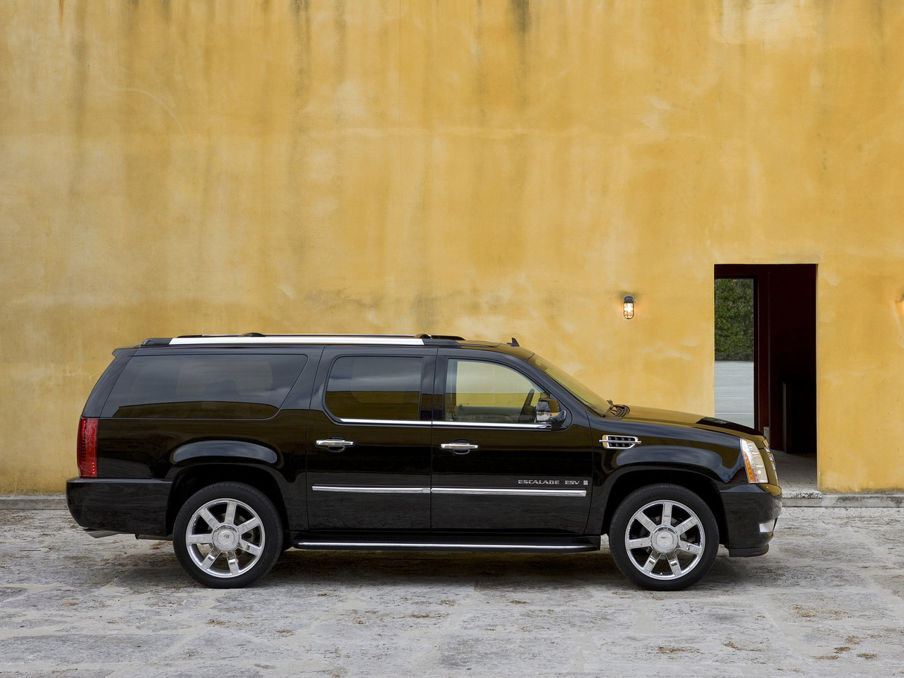 http://4.bp.blogspot.com/_Tm-AKACx23k/TPS8Pp5sPbI/AAAAAAAAAEA/HxOZ4cR9zE8/s1600/cadillac-escalade-esv-6.jpg