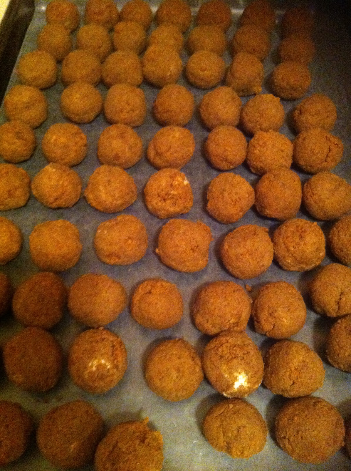 Dip Cake Balls In White Chocolate Vs Candy Melts Dip Cake Balls In White Chocolate Vs Candy Melts
