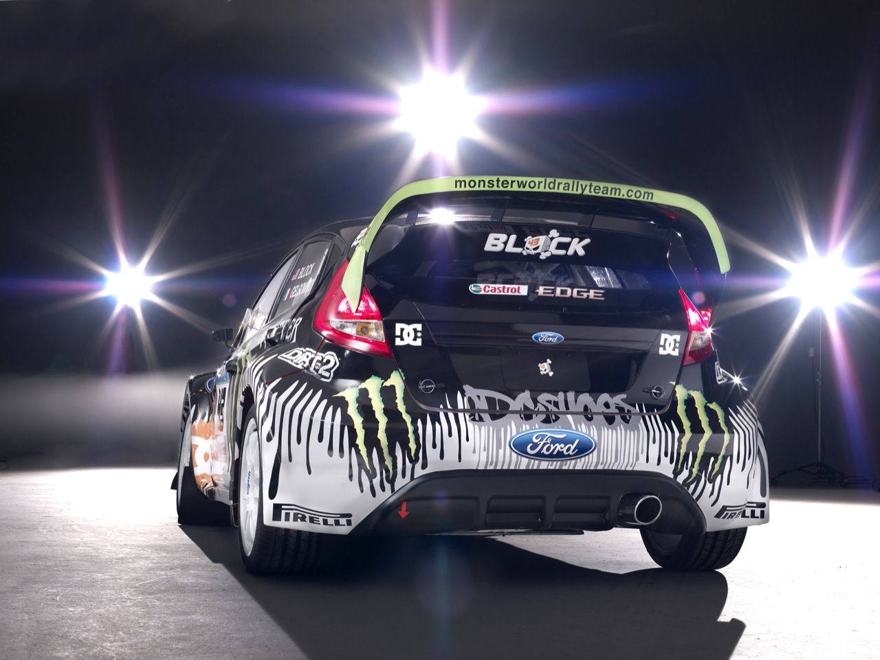 http://4.bp.blogspot.com/_TwvEABebylI/S9g8UWpfeOI/AAAAAAAAAEA/CXZlbUH7JBU/s1600/ken_block_moster_world_rally_ford_fiesta_images_006.jpg