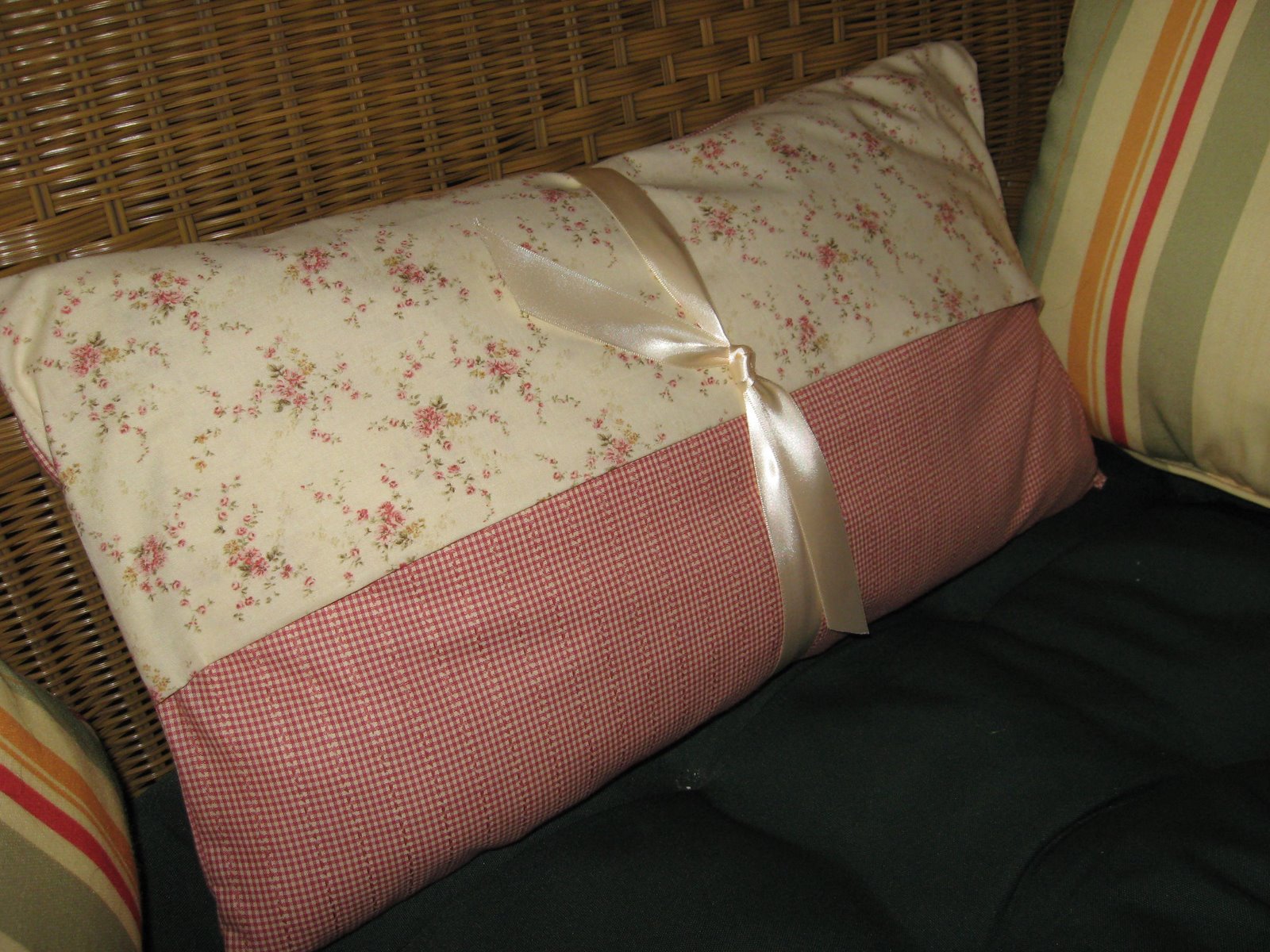 [flange+pillow+2008-2.JPG]