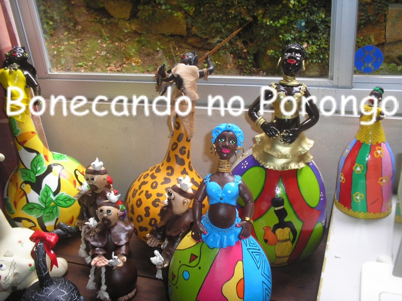 Bonecando no porongo