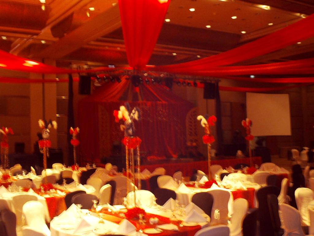 10 DESIGNS FABRIC SWAGS AND DRAPES RED Fabrics for Ceiling Swag