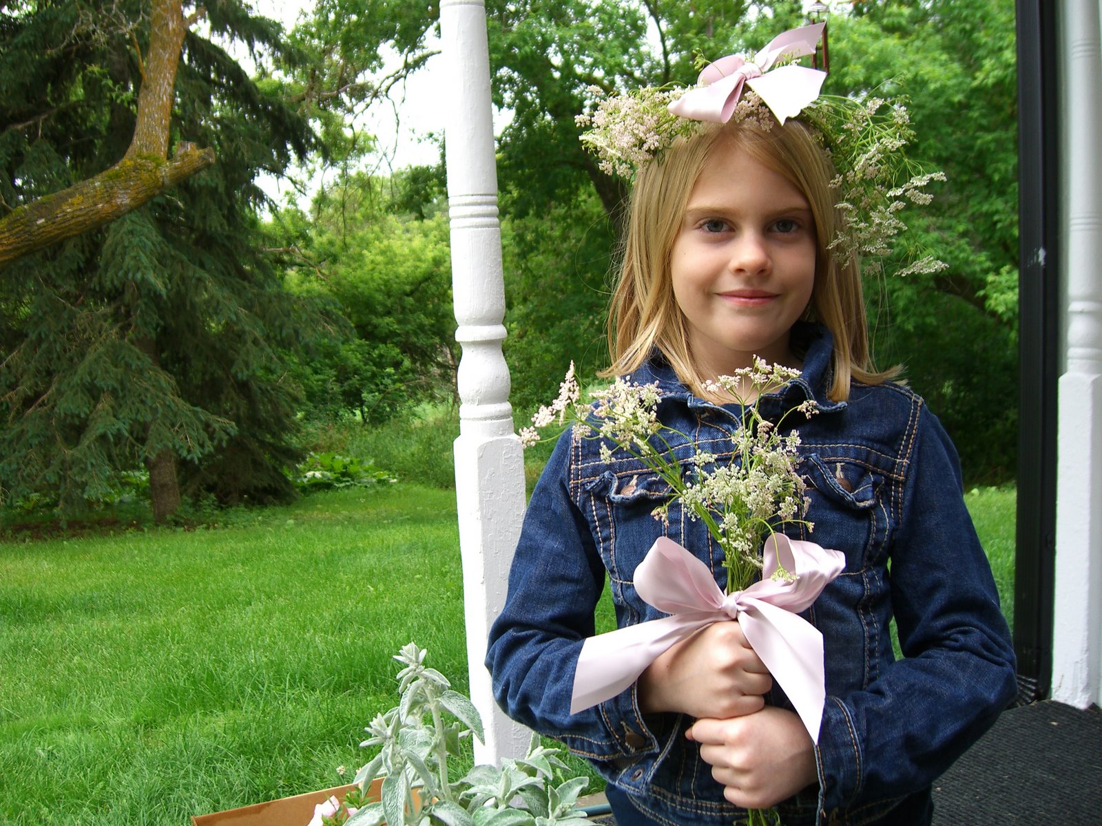 [bellaflowercrowm.JPG]