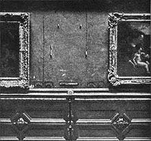Vacant wall when the Mona Lisa was stolen in 1911