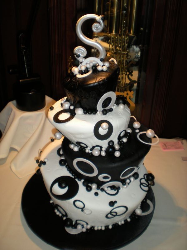 Wedding Cakes Pictures Modern Black and White Wedding Cakes